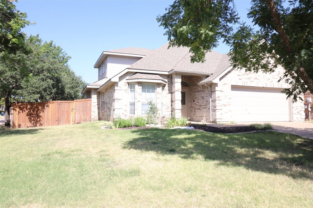 7901 Stonehaven Ln - Photo 2 of 18