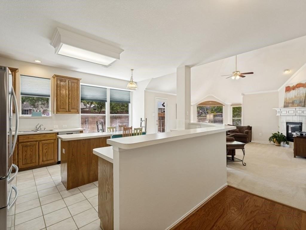 7901 Stonehaven Ln - Photo 6 of 18