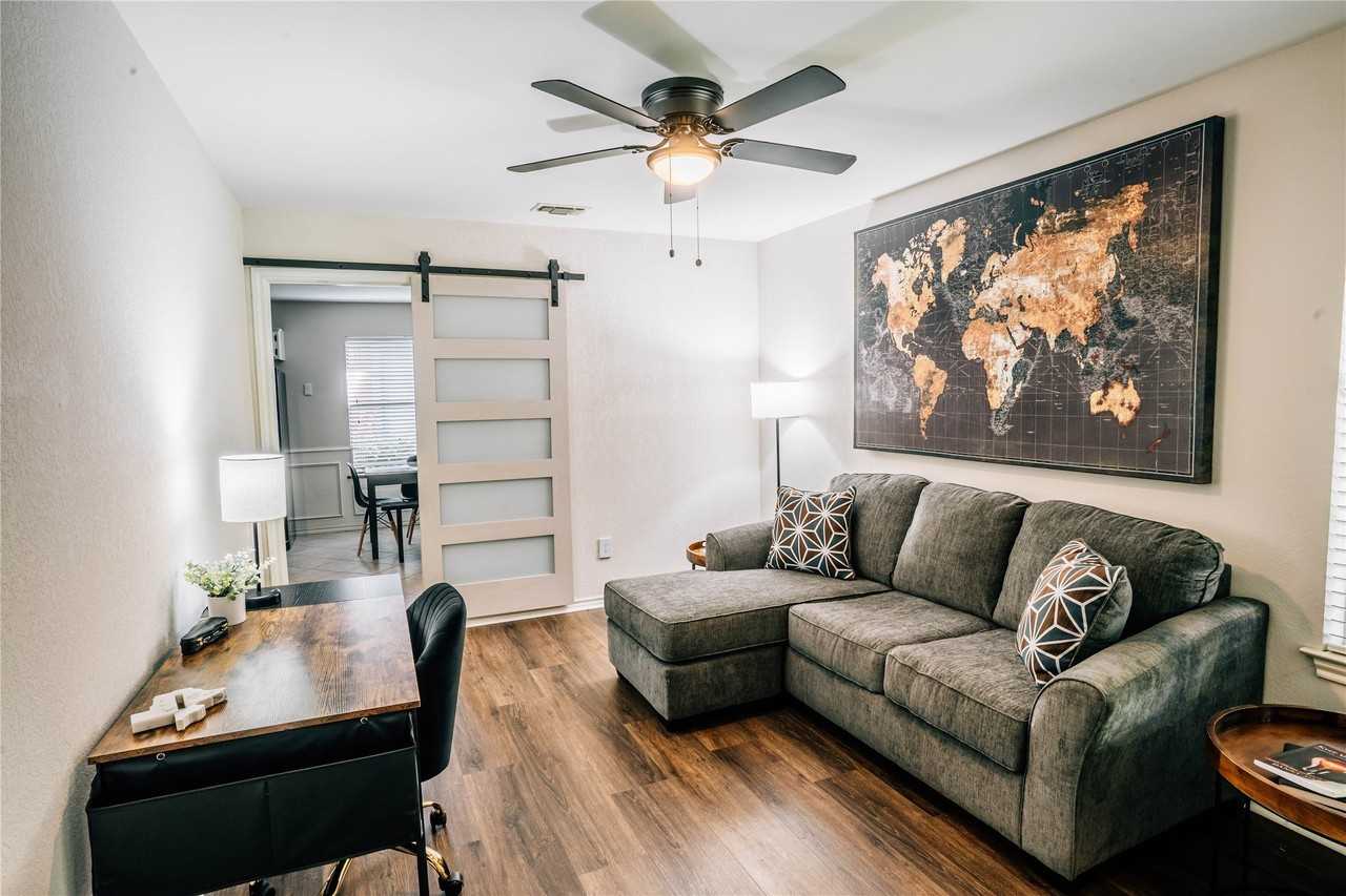 6309 Riviera Dr - Photo 4 of 31