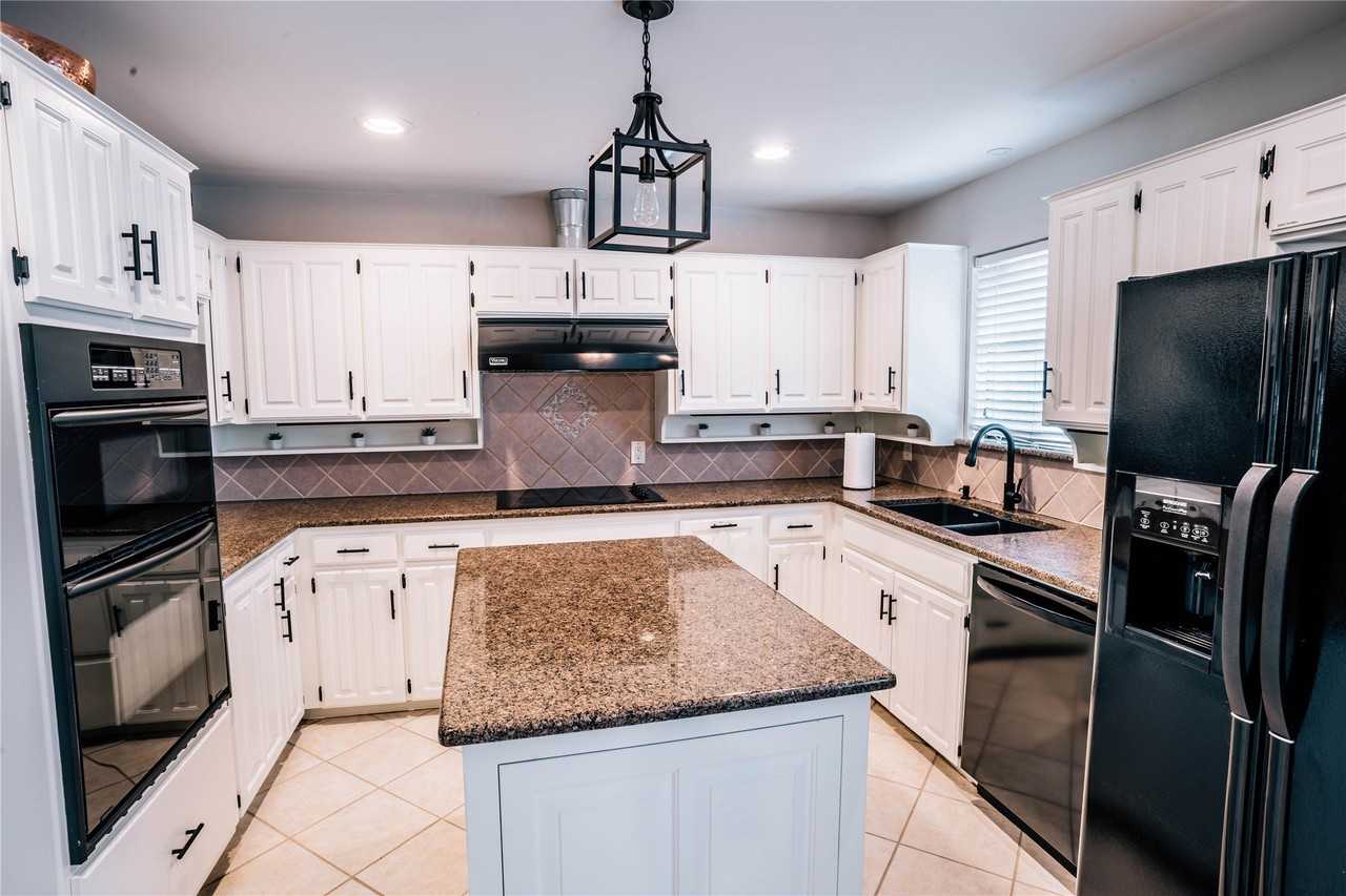 6309 Riviera Dr - Photo 6 of 31