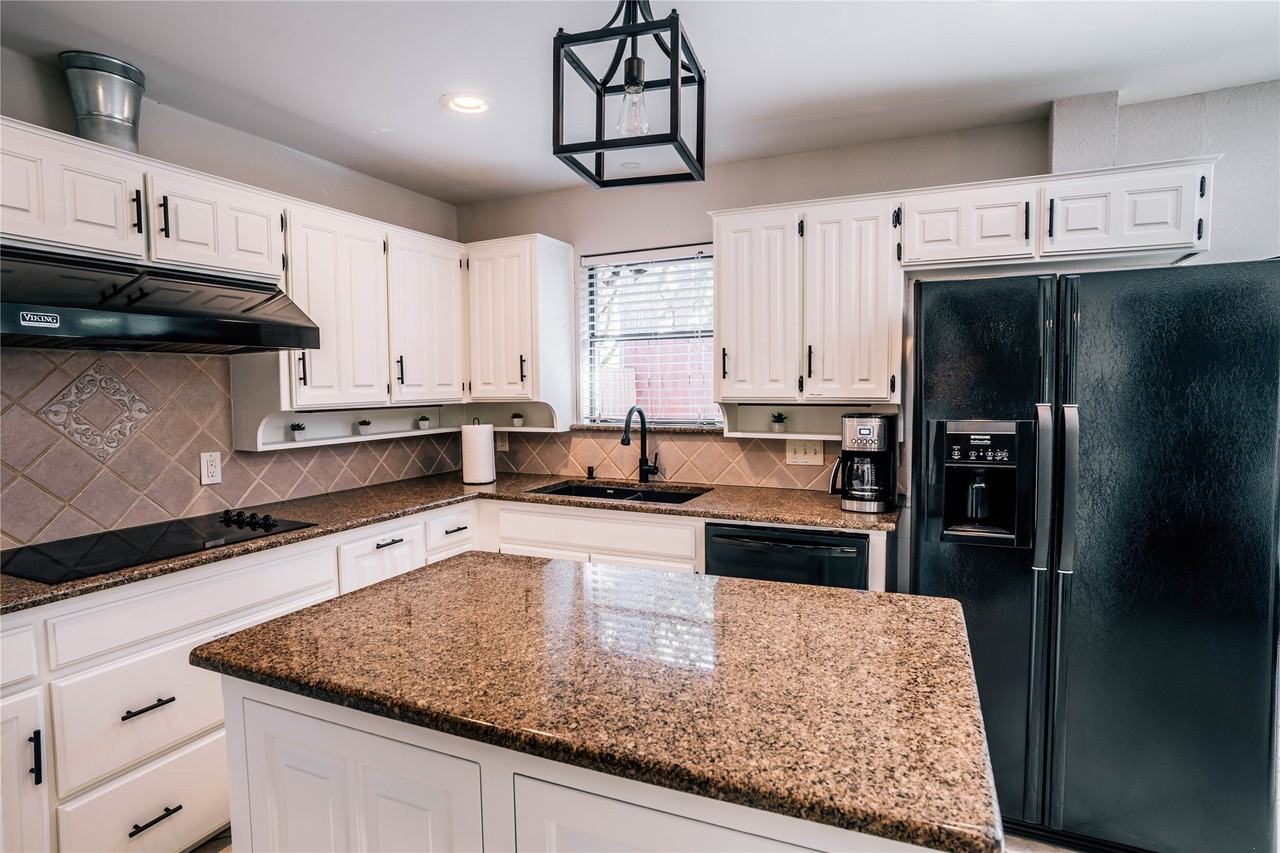 6309 Riviera Dr - Photo 7 of 31