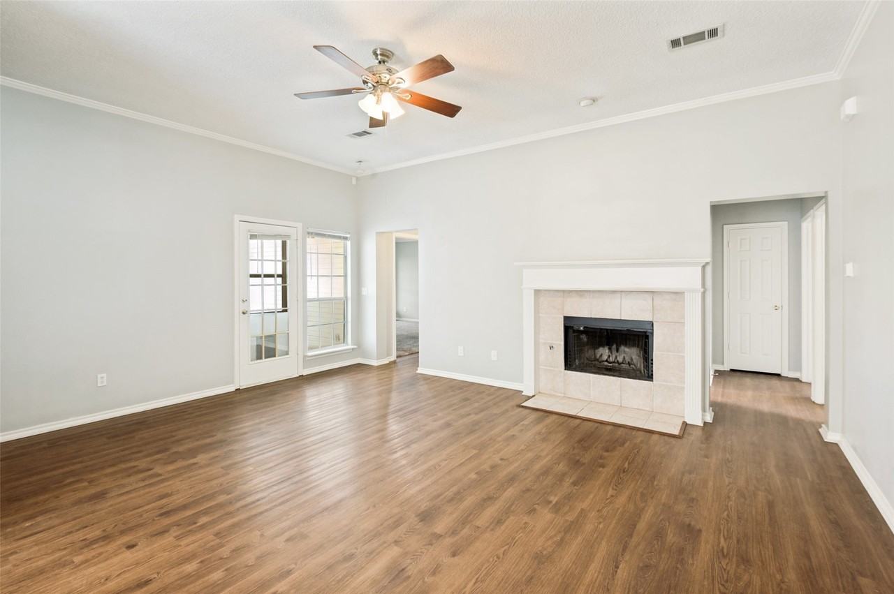8261 Durham Dr - Photo 4 of 12