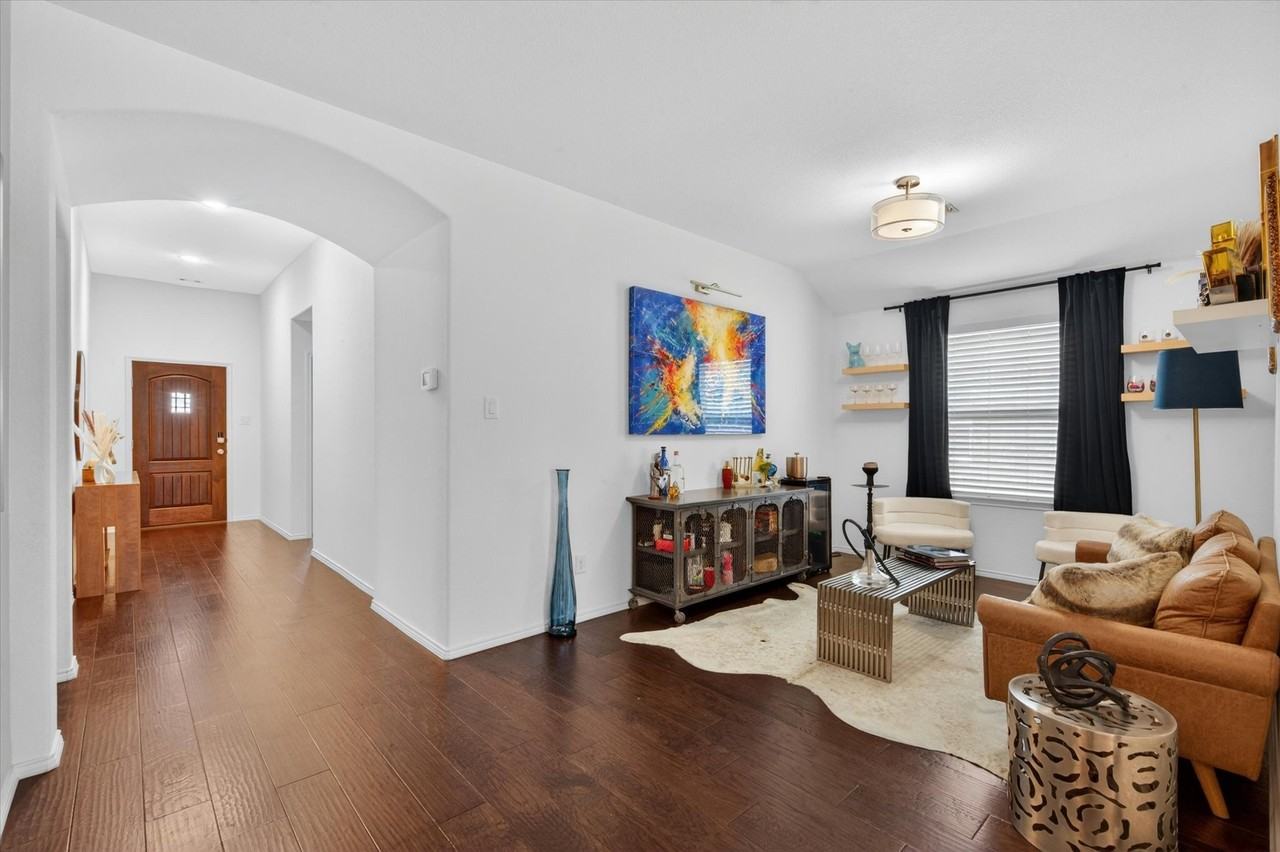 1809 6th St - Photo 5 of 31