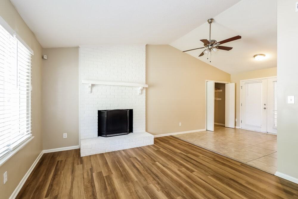 7236 Newell Acres Dr - Photo 4 of 16
