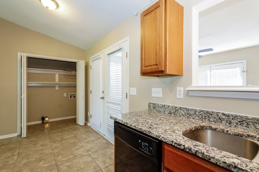 7236 Newell Acres Dr - Photo 6 of 16