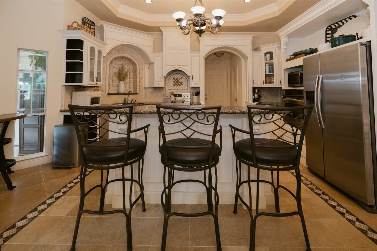 624 Horseshoe Bnd - Photo 6 of 34
