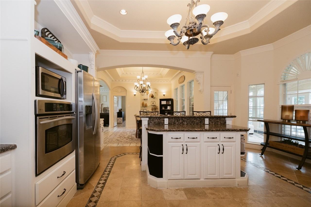 624 Horseshoe Bnd - Photo 7 of 34