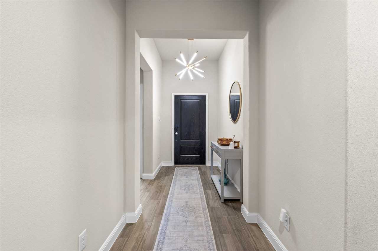 5505 Cypress Point Dr - Photo 4 of 29