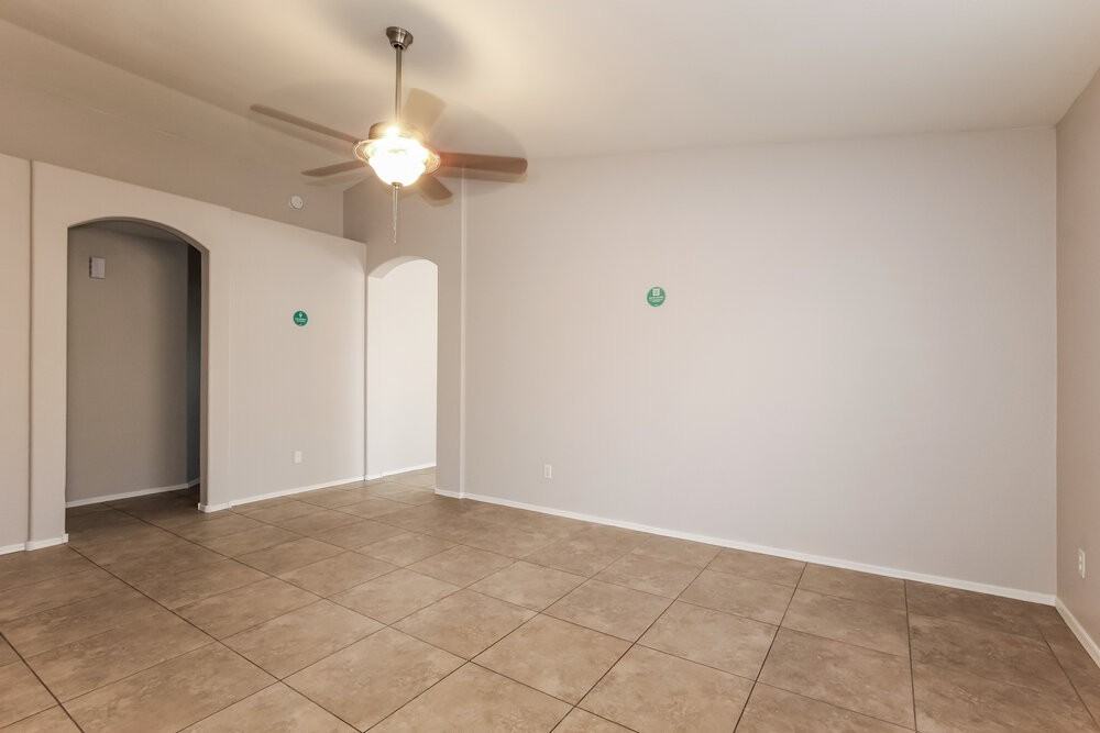 8740 W Loma Ln - Photo 3 of 16