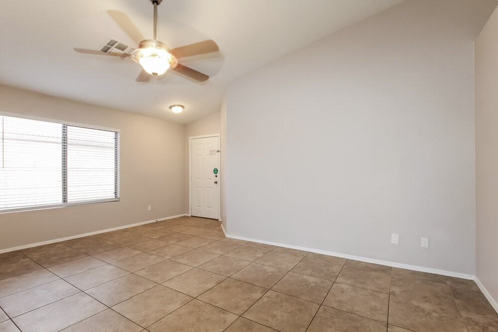 8740 W Loma Ln - Photo 4 of 16