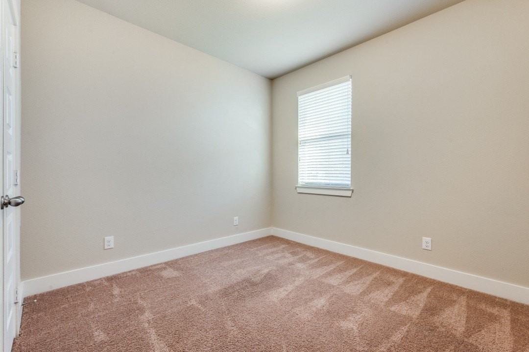 41 Kramer Ln - Photo 3 of 21