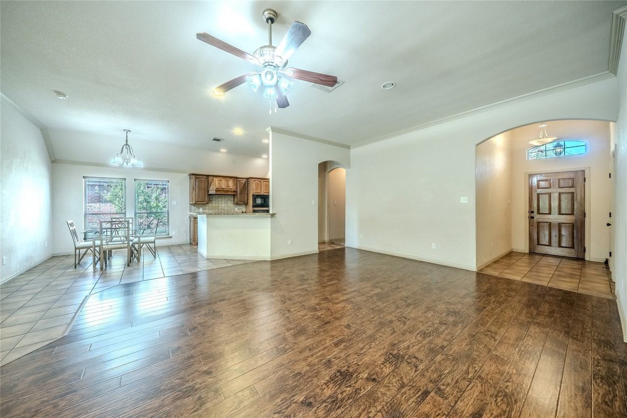 109 Chateau Dr - Photo 4 of 26