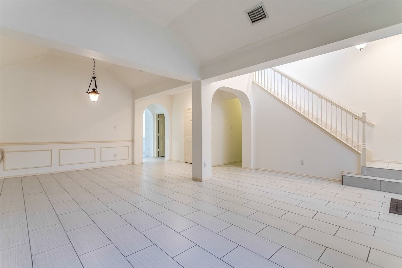 204 Forest Ln - Photo 6 of 40