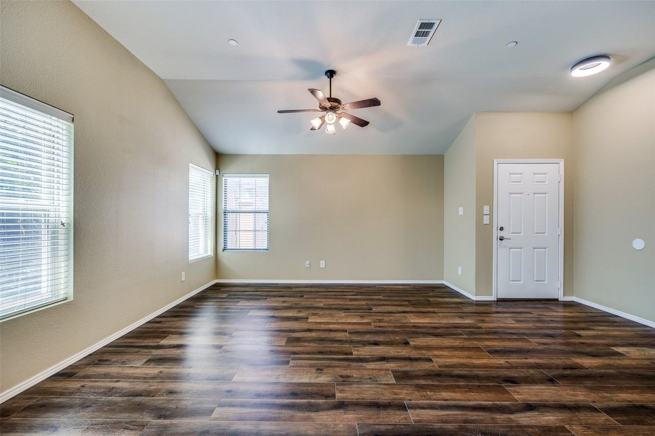 1123 Sophia St - Photo 2 of 12