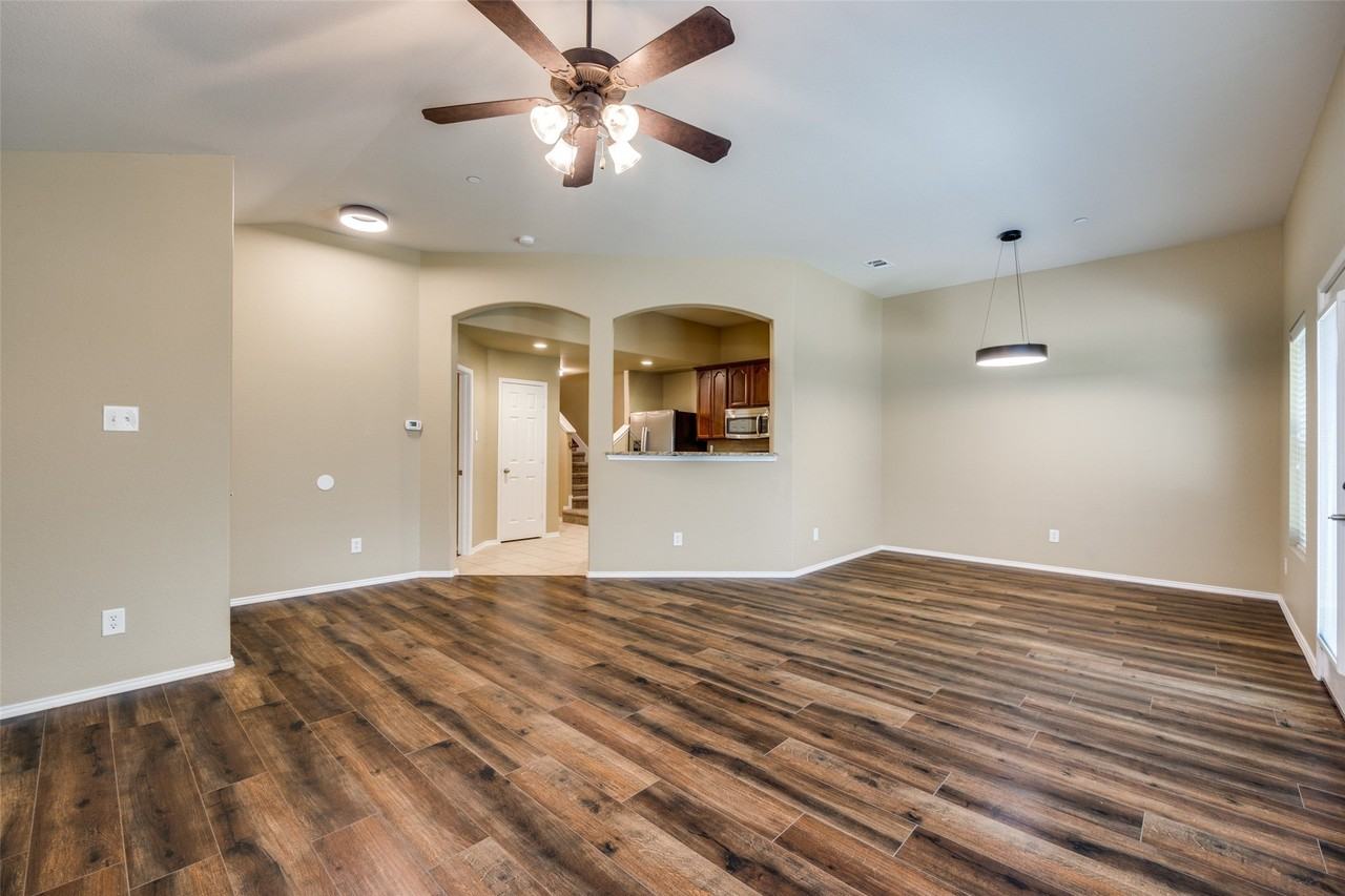 1123 Sophia St - Photo 3 of 12
