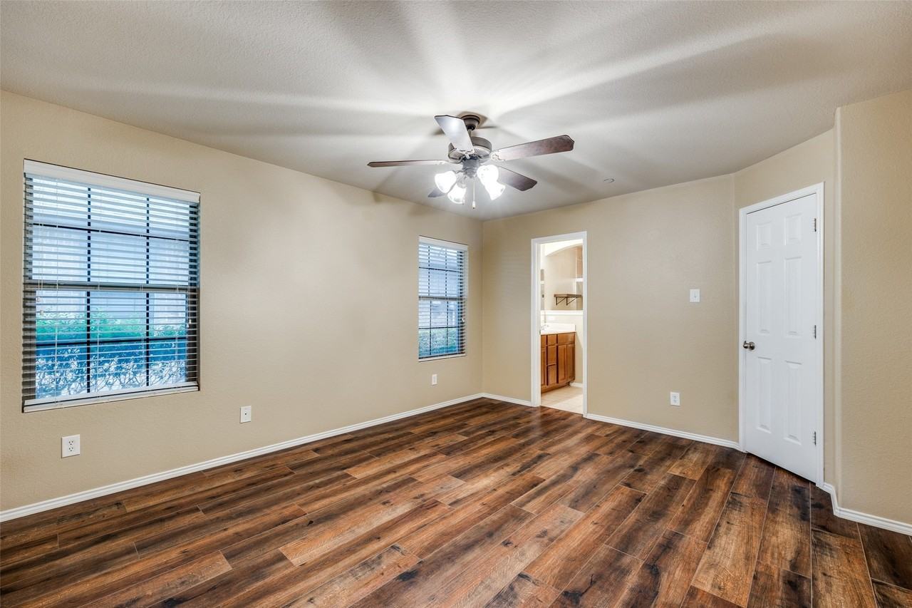 1123 Sophia St - Photo 5 of 12