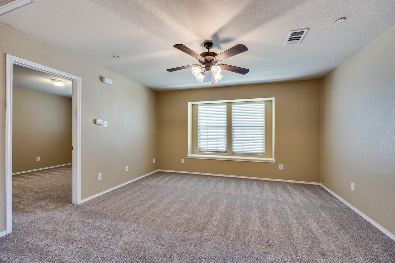 1123 Sophia St - Photo 7 of 12