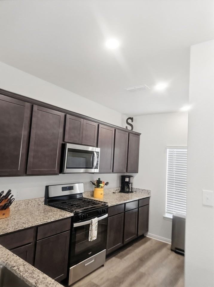 8125 White Sulphur Rd - Photo 3 of 18