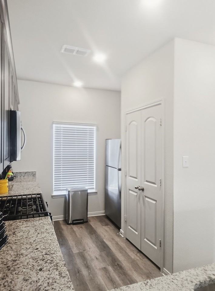 8125 White Sulphur Rd - Photo 4 of 18