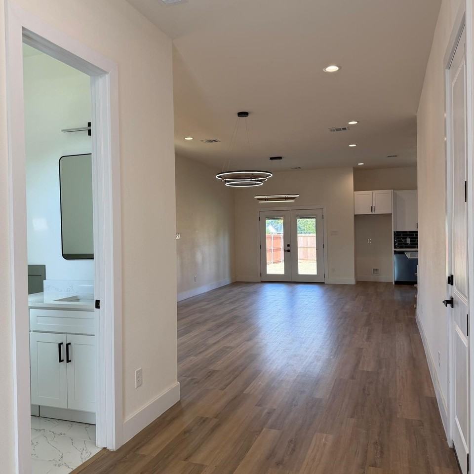 2701 S Jones St - Photo 5 of 40