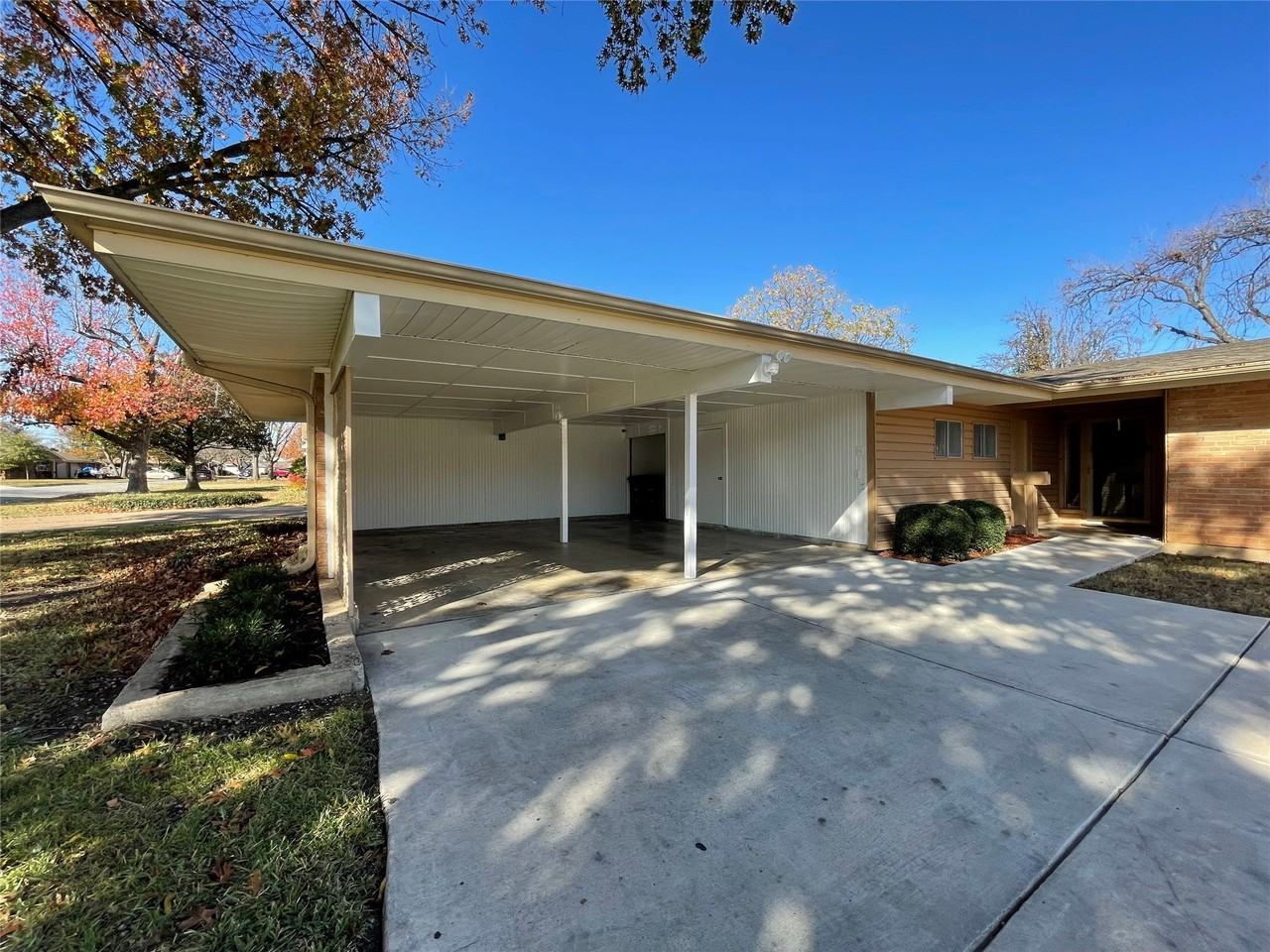 4616 Fawn Dr - Photo 4 of 26