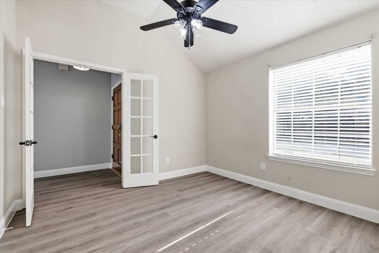 2909 Menlo Park Ln - Photo 3 of 30
