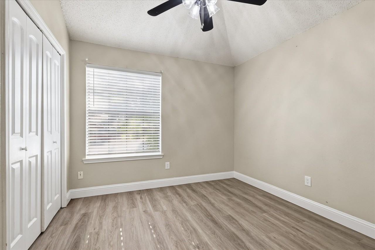 2909 Menlo Park Ln - Photo 4 of 30