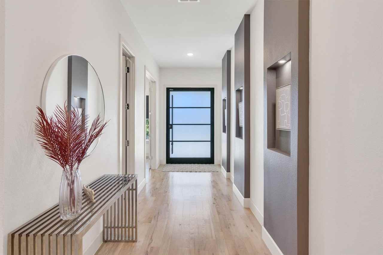 7519 Robin Rd - Photo 3 of 33