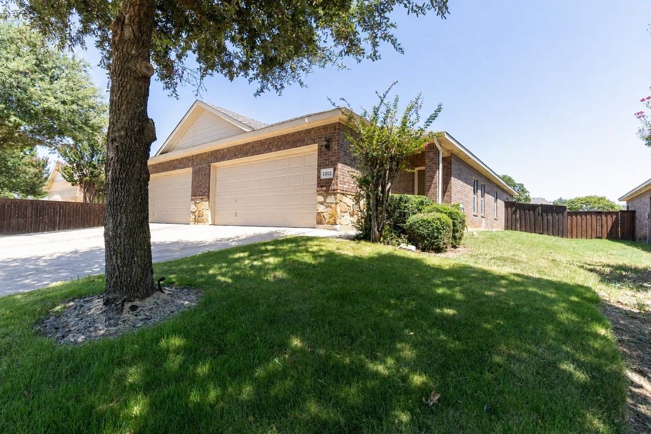 1312 Piedmont Dr - Photo 2 of 21