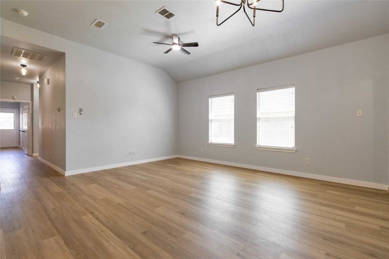 1312 Piedmont Dr - Photo 4 of 21