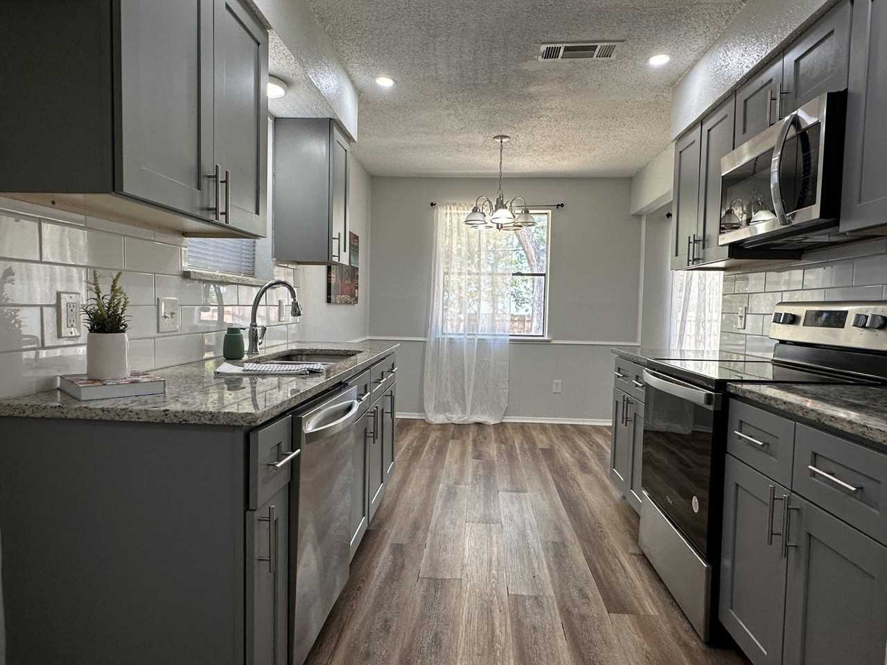 2442 February Ln - Photo 2 of 14