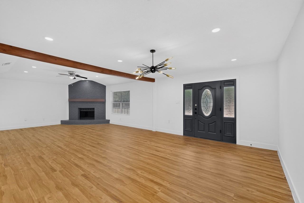 6000 Cool Springs Dr - Photo 4 of 38