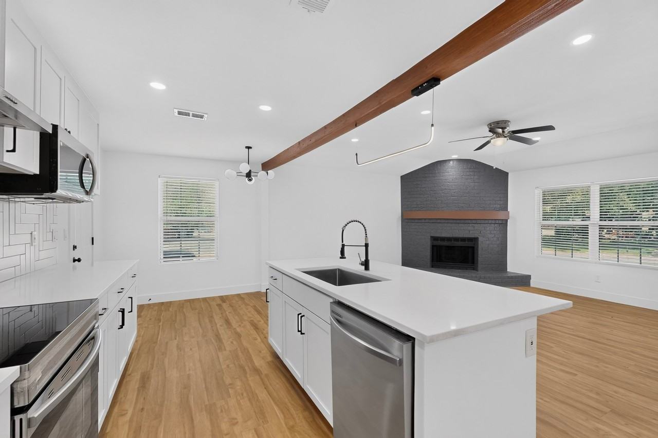 6000 Cool Springs Dr - Photo 5 of 38