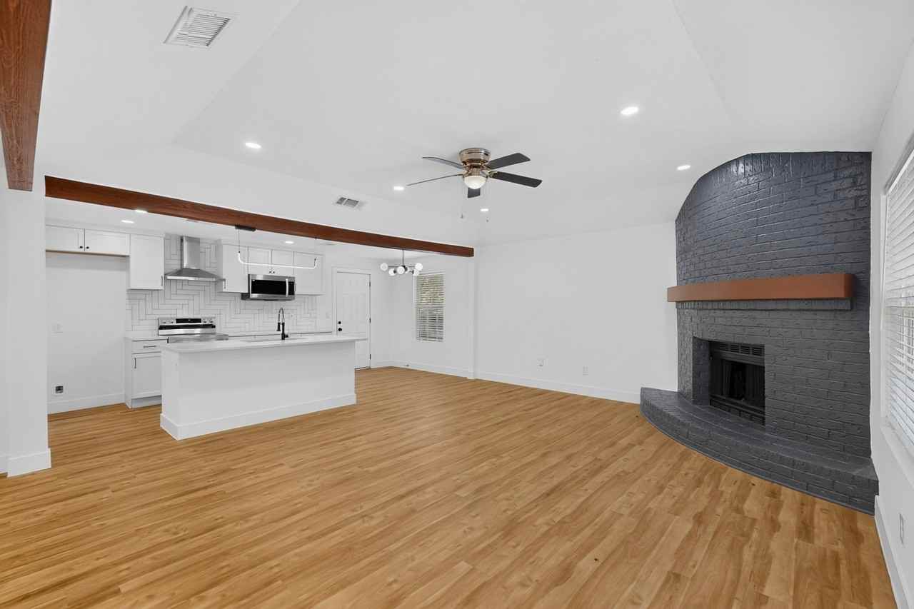 6000 Cool Springs Dr - Photo 6 of 38
