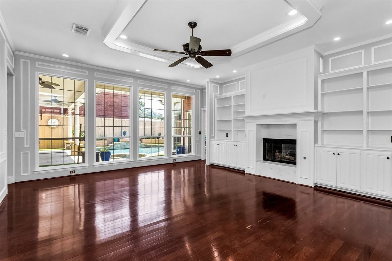 4404 Hollow Oak Dr - Photo 4 of 39