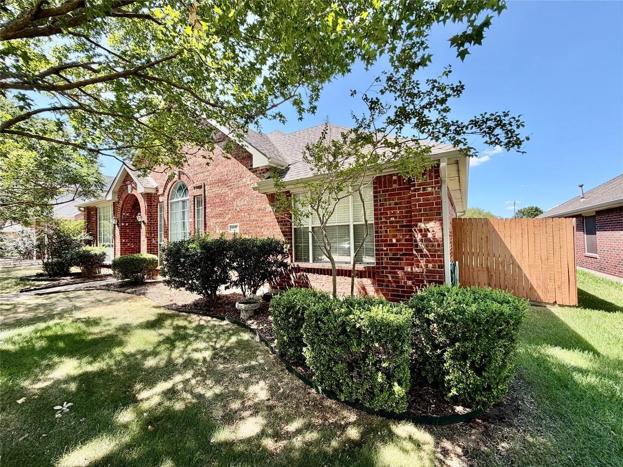 1632 Castle Pines Dr - Photo 2 of 29