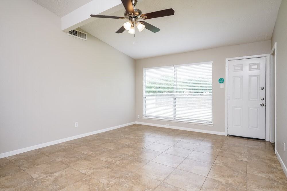 518 Magnolia Bend St - Photo 5 of 16