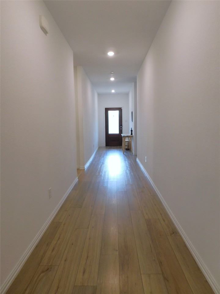 3500 Kingsview Dr - Photo 3 of 30