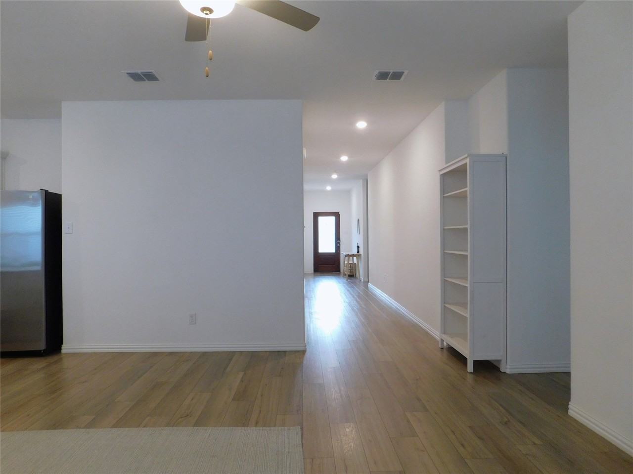 3500 Kingsview Dr - Photo 4 of 30