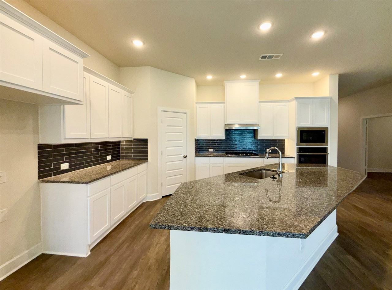 1804 Welker Dr - Photo 3 of 37