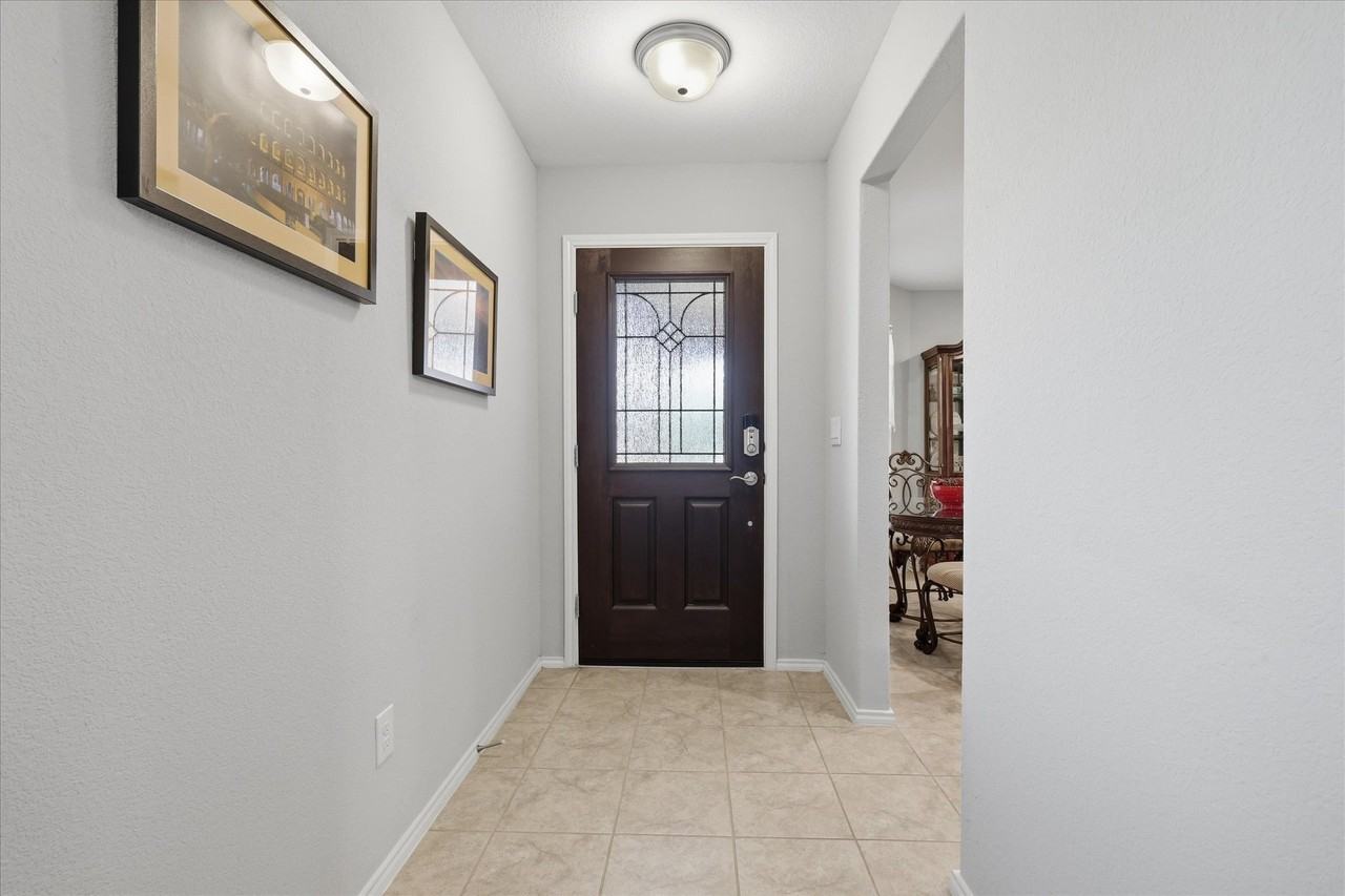 1256 Eagle Ln - Photo 4 of 23