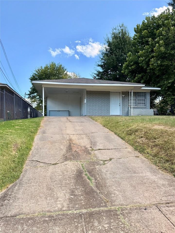 2423 Stonewall St - Photo 2 of 21