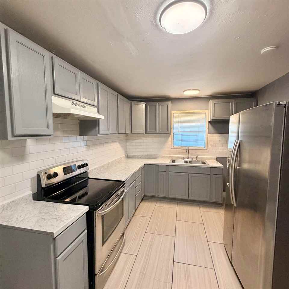 2423 Stonewall St - Photo 7 of 21