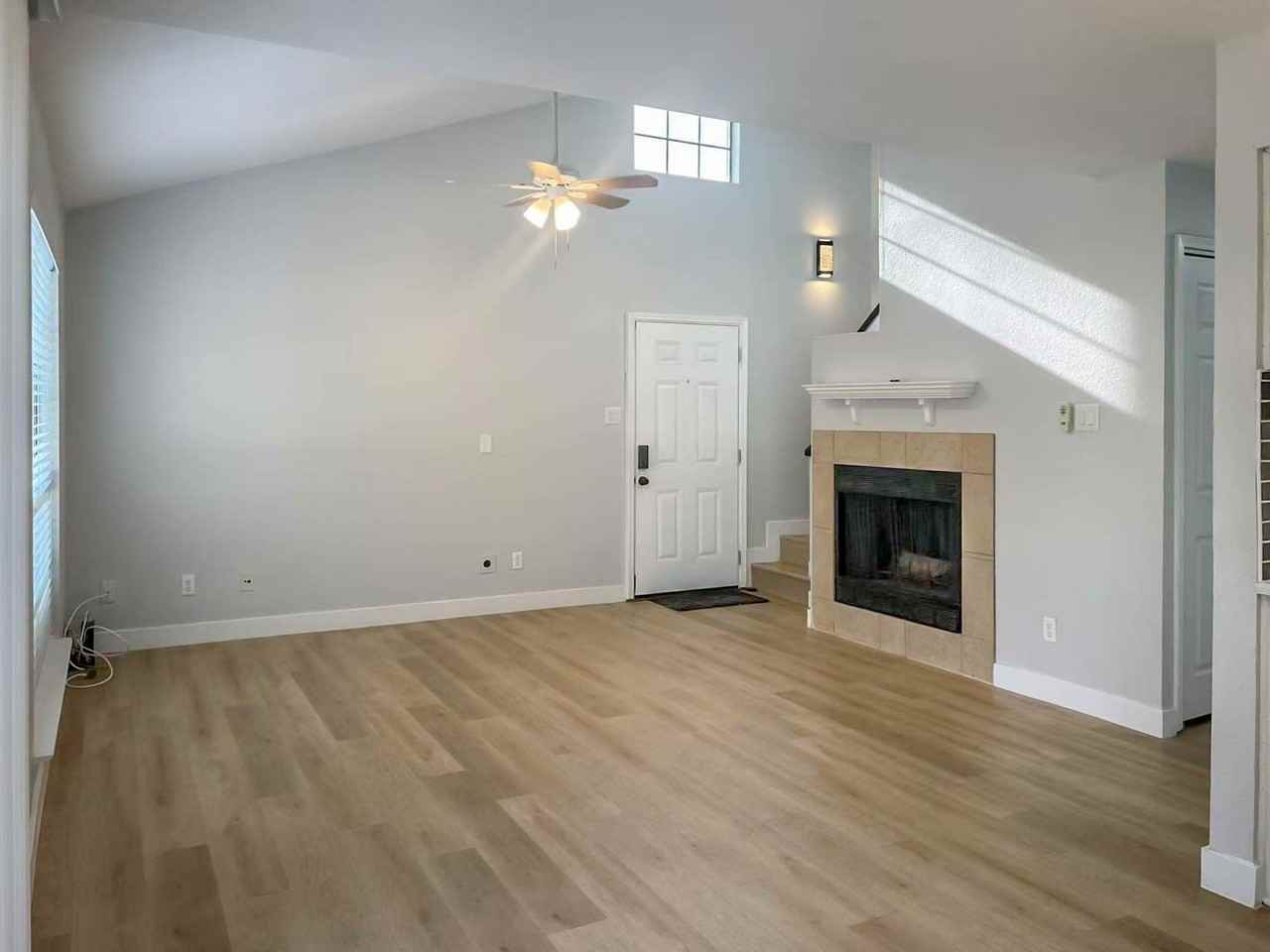 332 W Harwood Rd #B - Photo 4 of 29