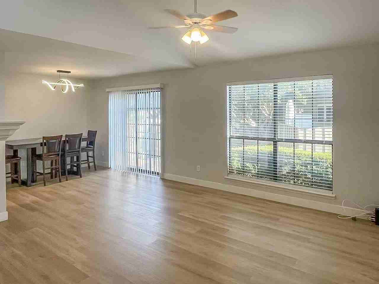 332 W Harwood Rd #B - Photo 6 of 29