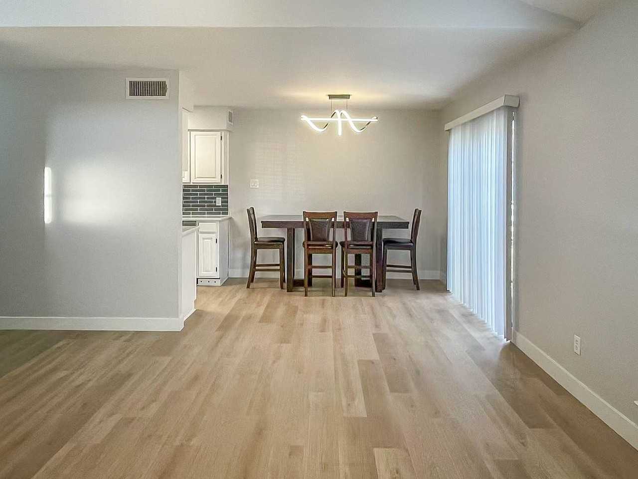 332 W Harwood Rd #B - Photo 7 of 29