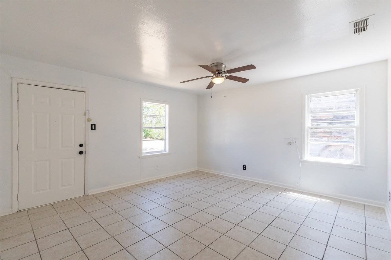 5333 Taos Dr - Photo 3 of 23