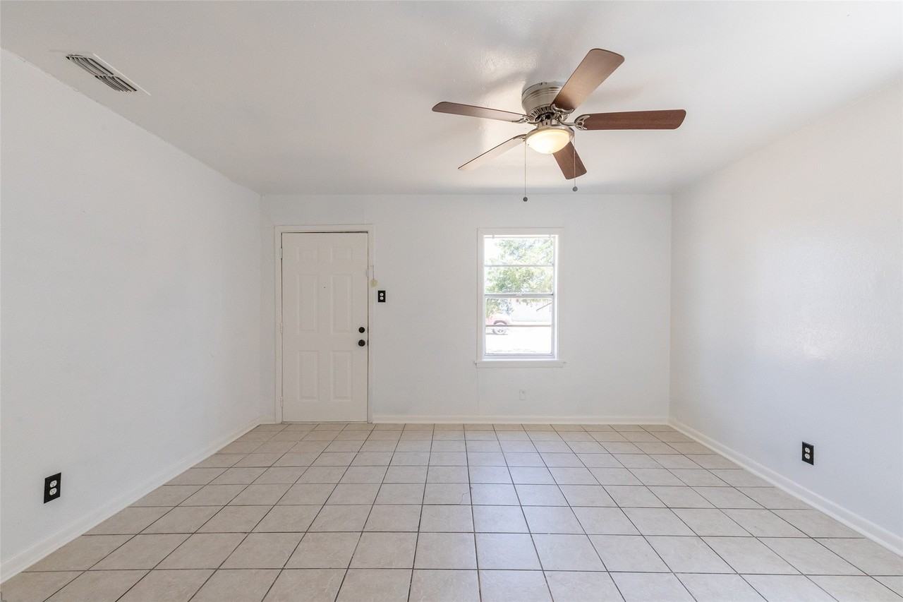 5333 Taos Dr - Photo 4 of 23