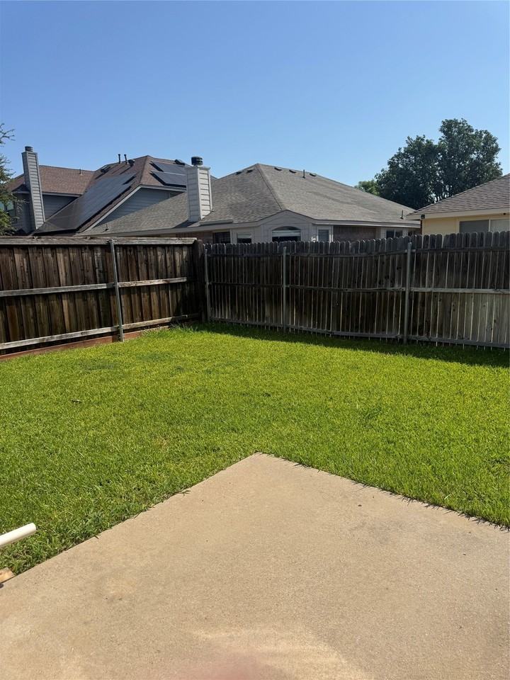 6711 Kinross Dr - Photo 4 of 18