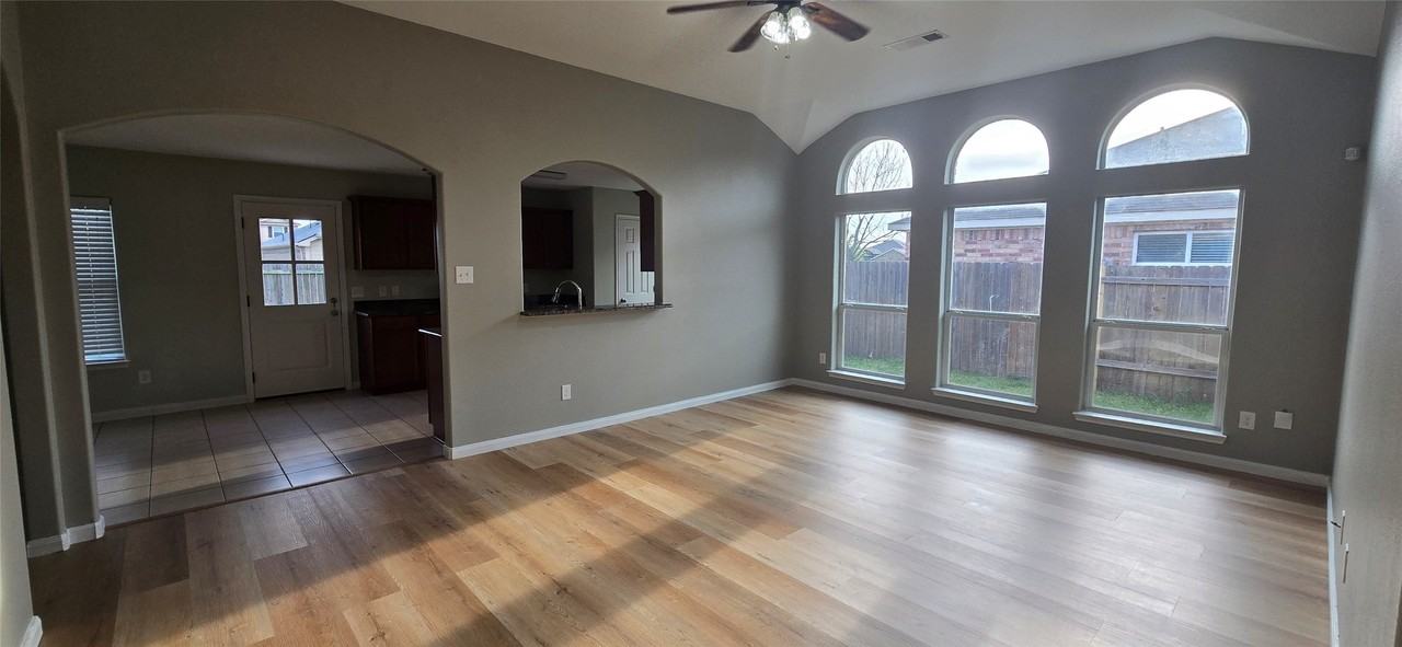 325 Meadow View Ln - Photo 4 of 20